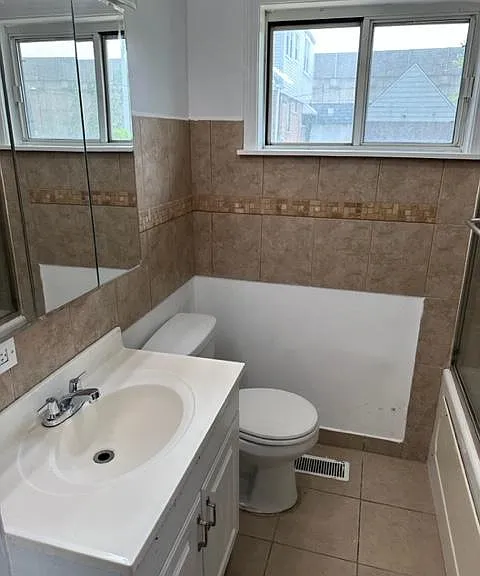 17422 Walter St — Photo 9