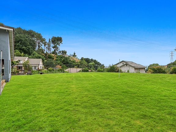 3rd image of 3238 Gotera Dr