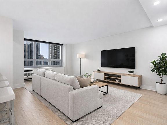 3rd image of 88 W Schiller St APT 904L