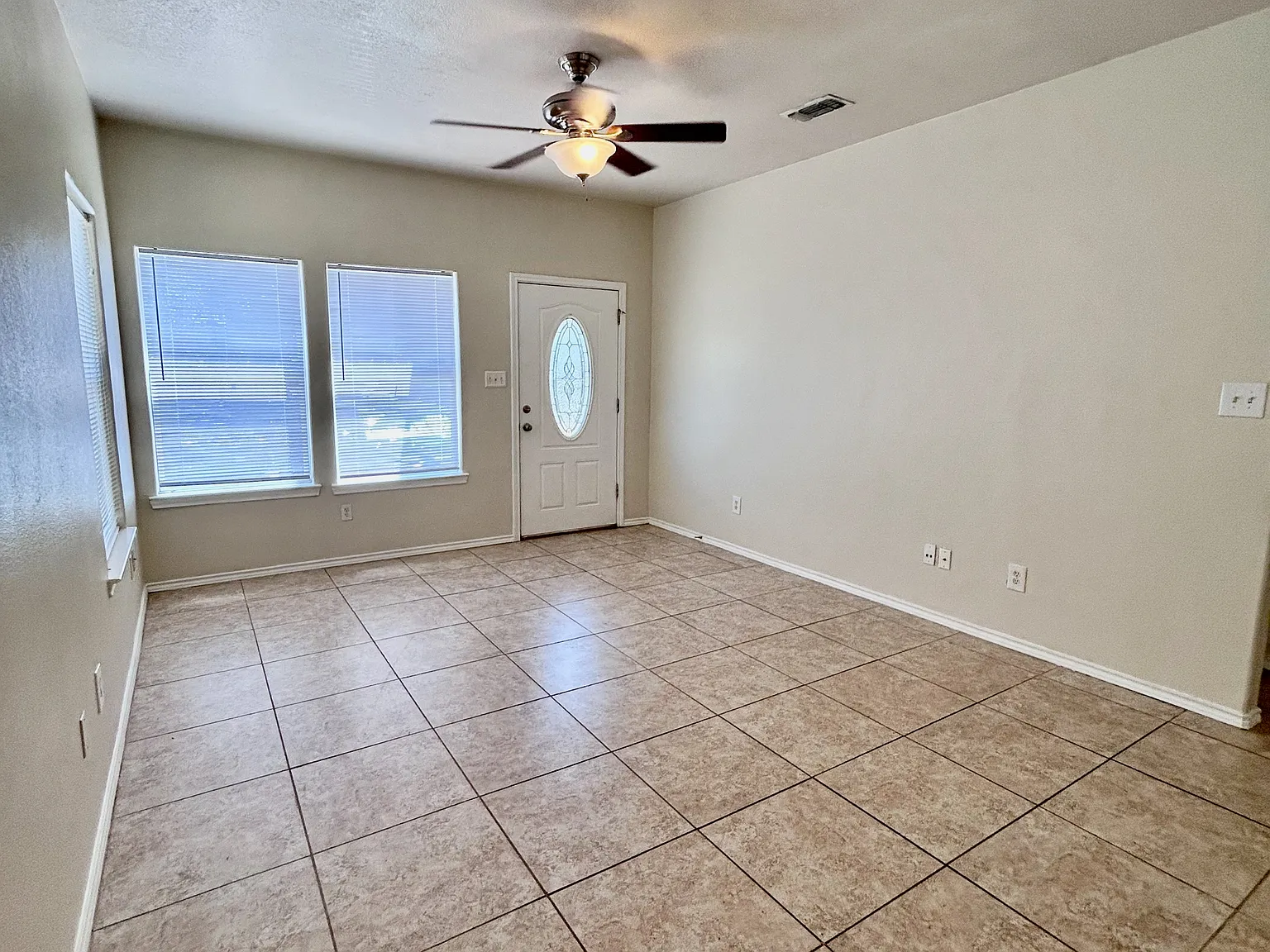 3 bed, 1500 sqft, $2,200 — Photo 3