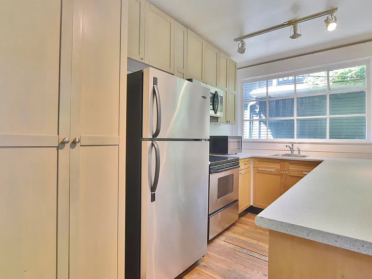 1517 Comox St #1 — Photo 13