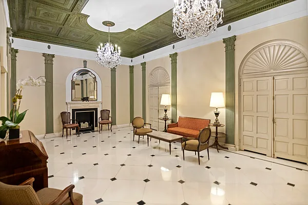 Sold by Liss Real Estate Group LLC | media 6