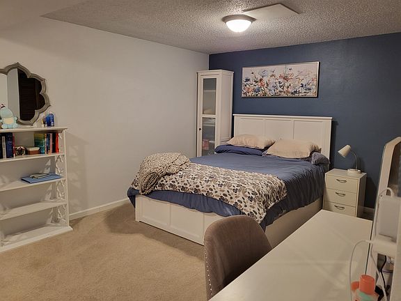 Basement Bedroom 
New queen bed with twin trundle. 
(Sleeps 3)