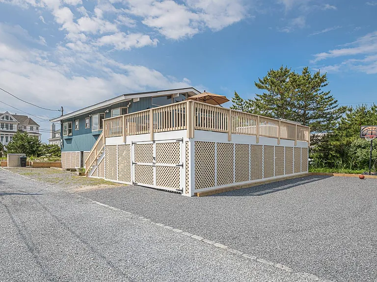 826 Dune Rd — Photo 23
