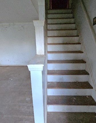 3rd image of 8461 Saint Clair Ave