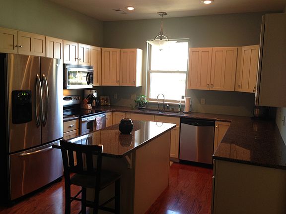 2nd image of 524 S Elm St
