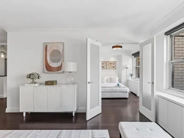 420 East 72nd Street image 6 of 12