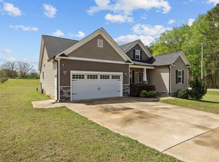 24 Carolina Landing Dr, Zebulon, NC 27597