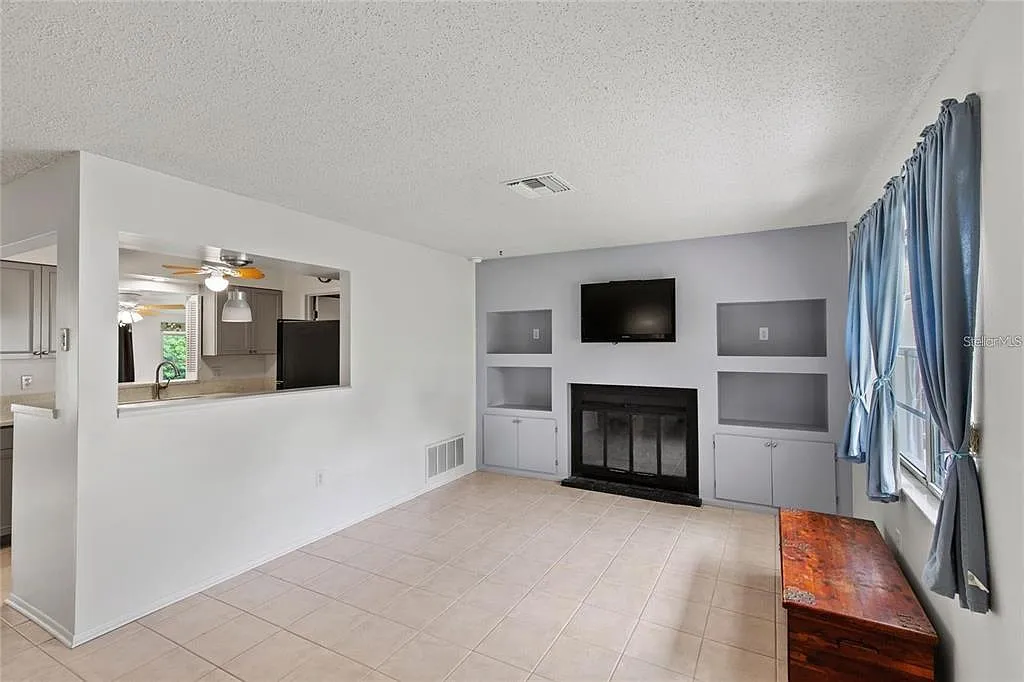 3 bed, 2.0 bath, 1389 sqft, $2,150 — Photo 4