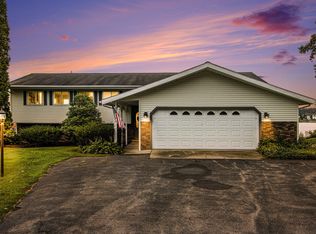 61840 Bayshore Dr, Sturgis, MI 49091