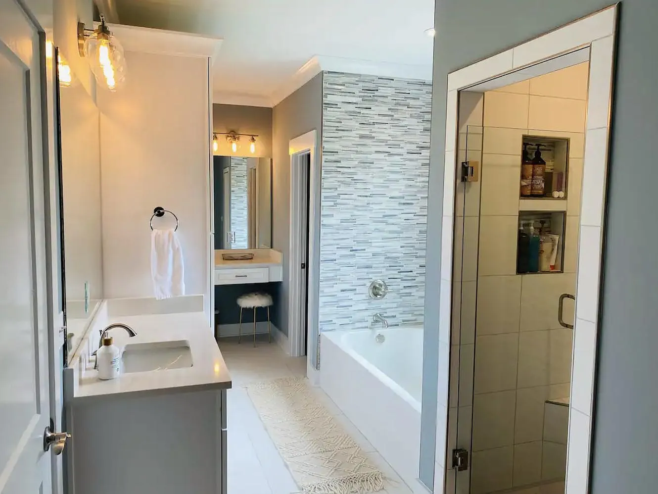 4 bed, 3.5 bath, 2500 sqft, $2,800 — Photo 4