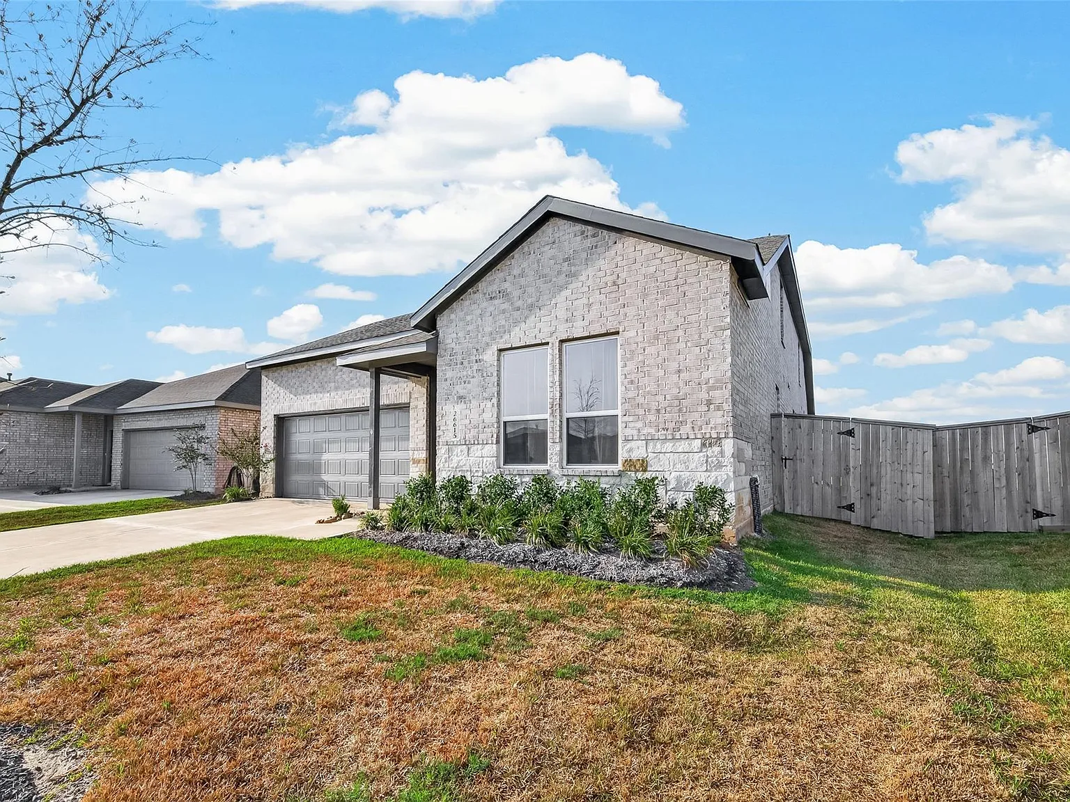 5 bed, 4.0 bath, 3252 sqft, $3,000 — Photo 3