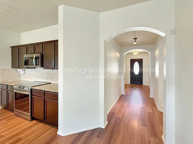 1305 Savannah Ridge Dr — Photo 7