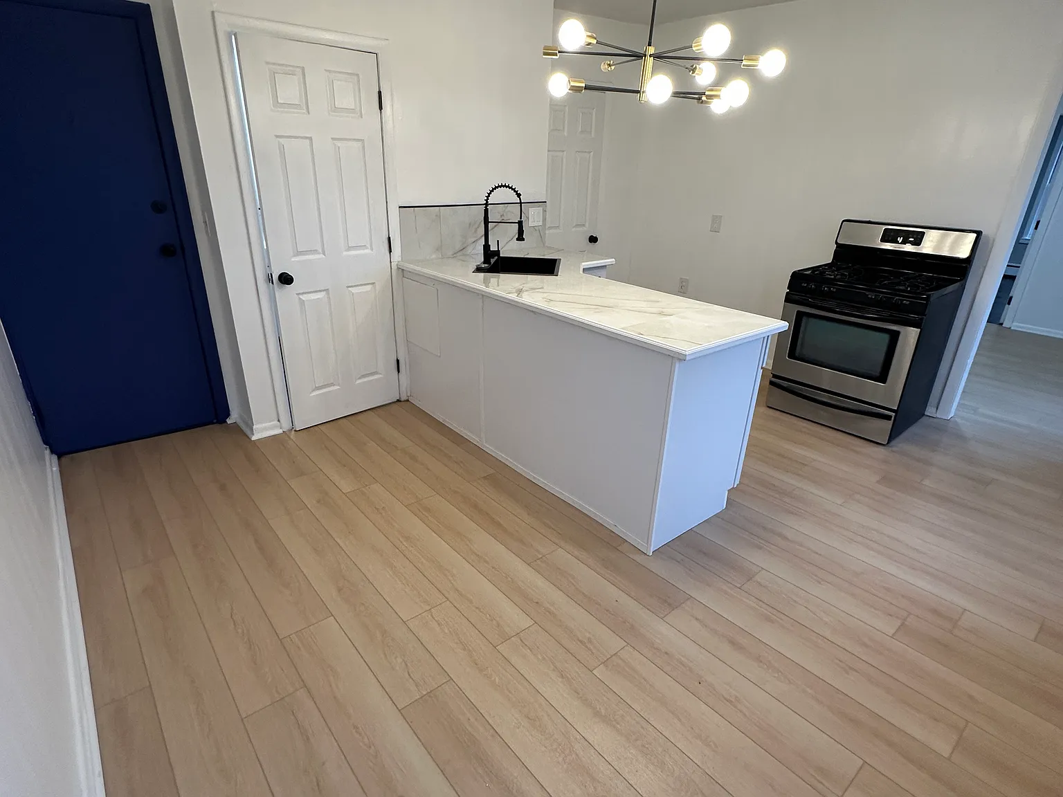 2 bed, 950 sqft, $1,549 — Photo 3