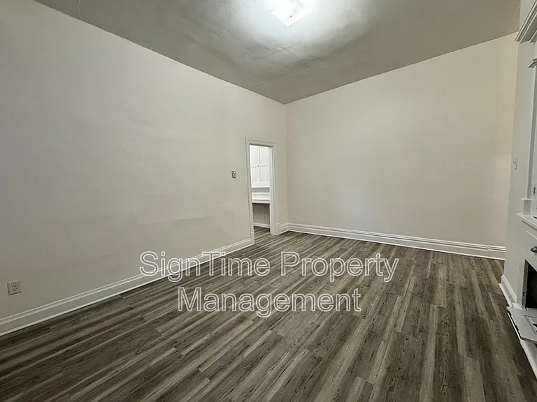 103 E Washington St #1E — Photo 3