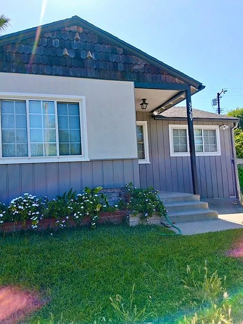 Beautiful Quiet Encino Park Home — Photo 1
