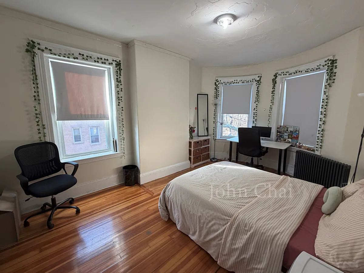Building Photo - 1381 Commonwealth Ave #7