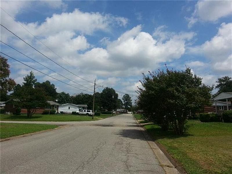 2nd image of 1003 Basie Cres