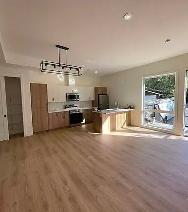 4th image of 10043 89th Ave NW