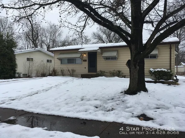 300 Meadowcrest Dr, Saint Louis, MO 63135