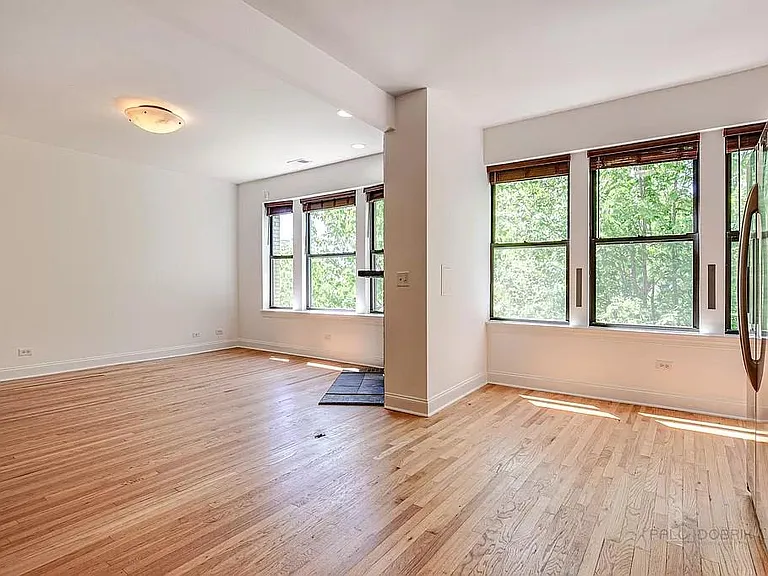 1216 W Thorndale Ave — Photo 3
