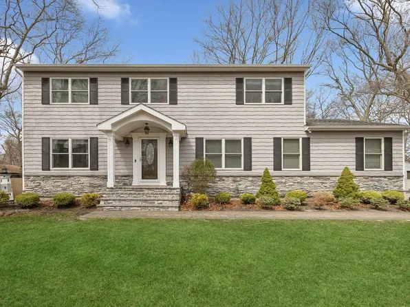 5 Gerta Court, Selden, NY 11784