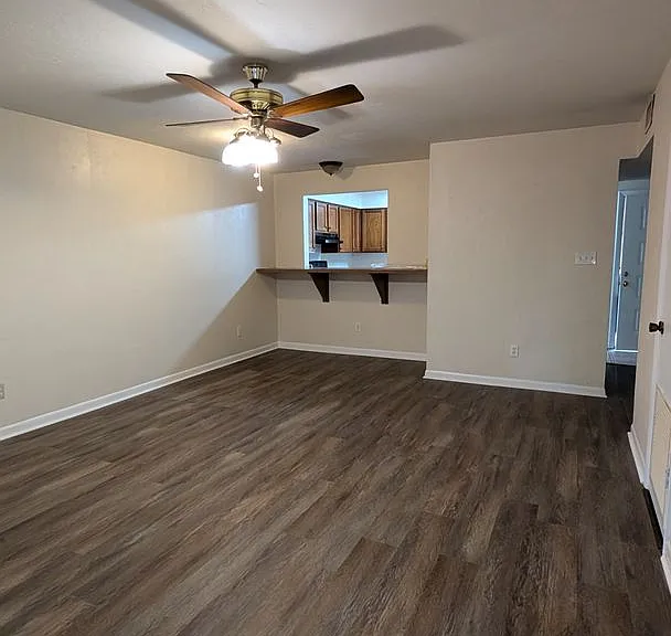 6943 SW 45th Ave — Photo 3