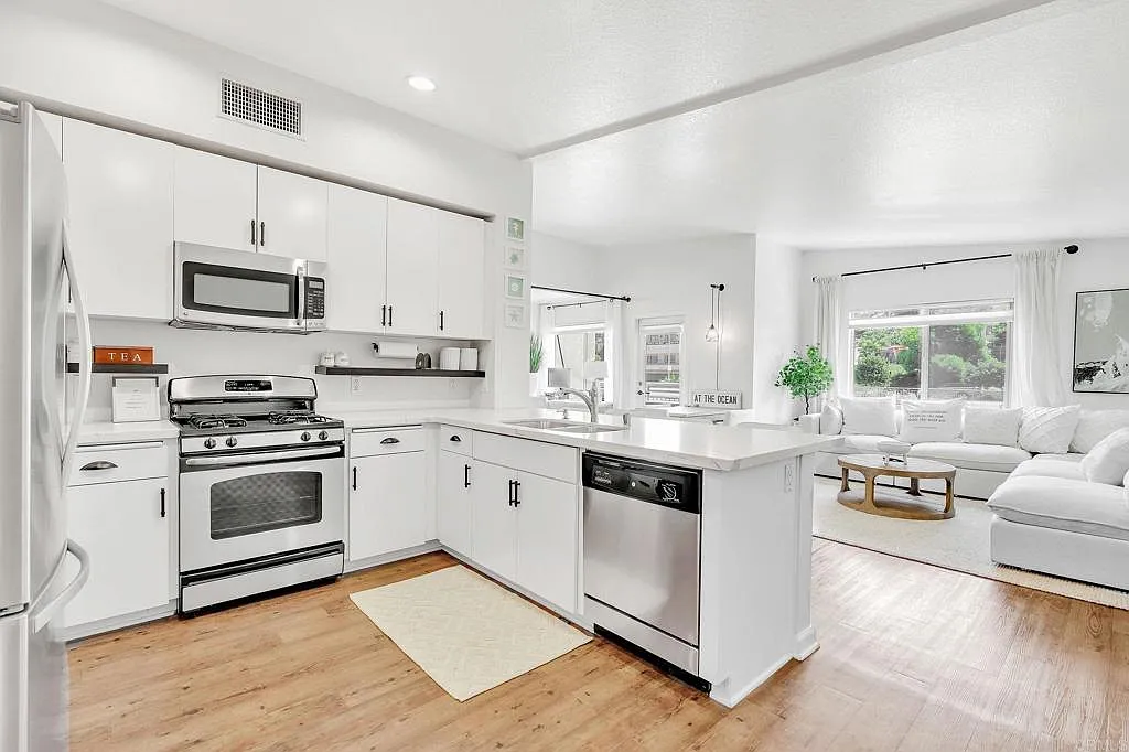 1 bed, 956 sqft, $5,500 — Photo 3