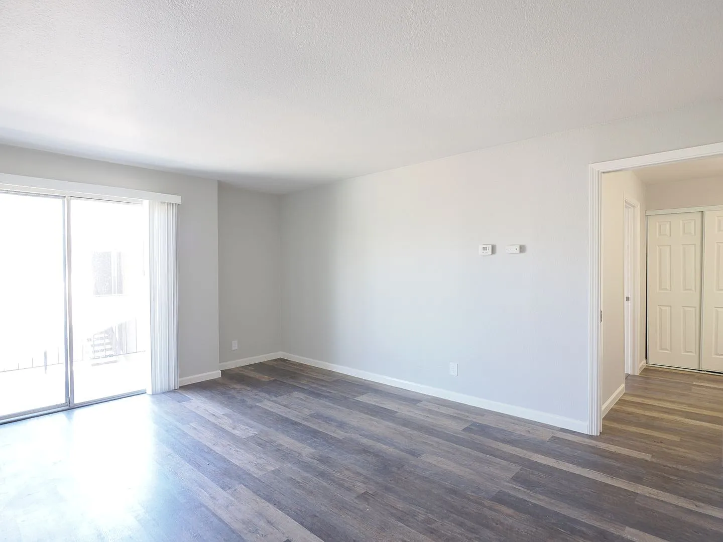 Bart Plaza Apartments — Photo 2