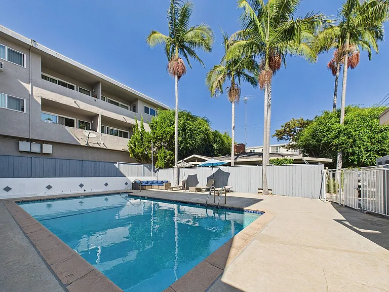 Palms Caribbean Apartments — Photo 16