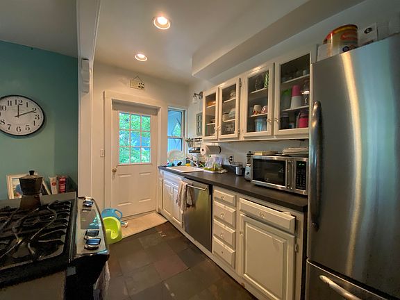 5th image of 61 Manning St