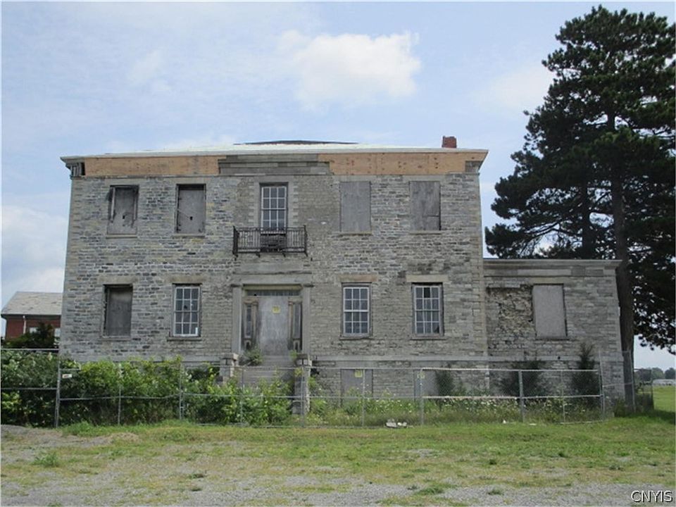 2nd image of 160 Vollum Rd