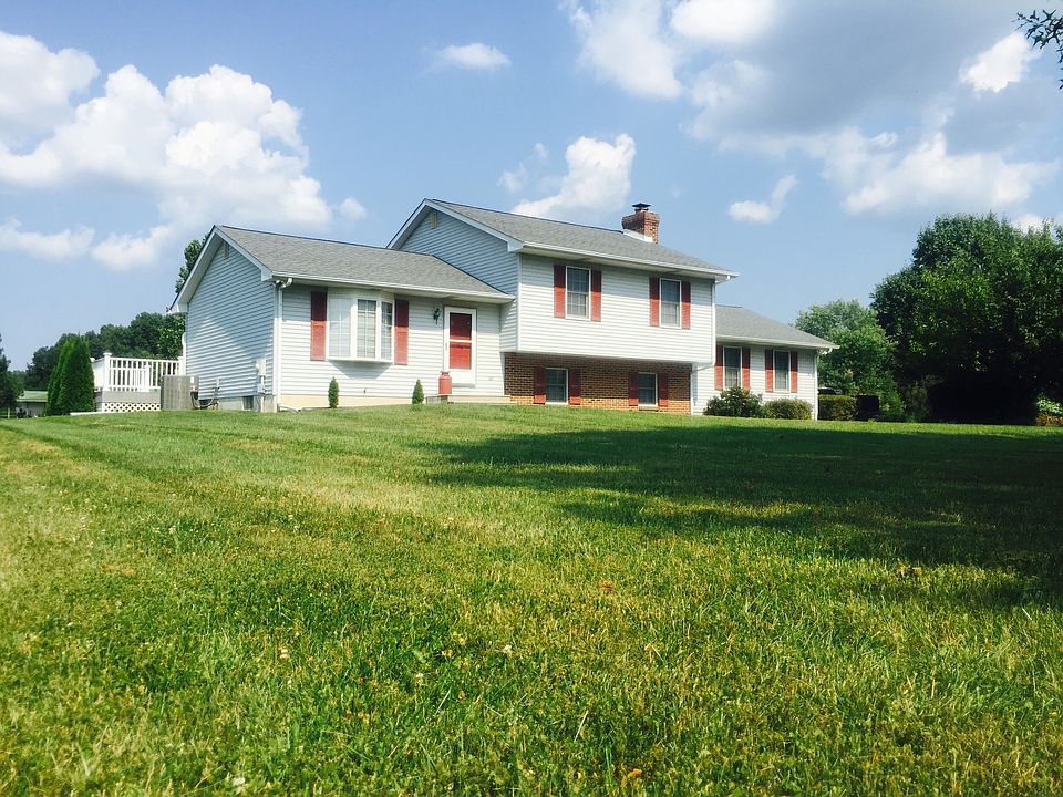 1st image of 605 Pleasant Ln