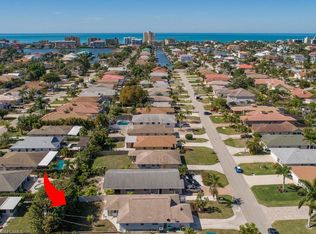 572 99th Ave N, Naples, FL 34108
