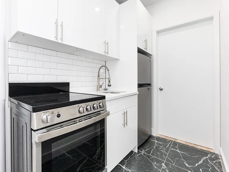 703 9th Ave #4D — Photo 7