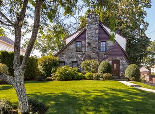 38 Tudor La, Scarsdale, NY 10583