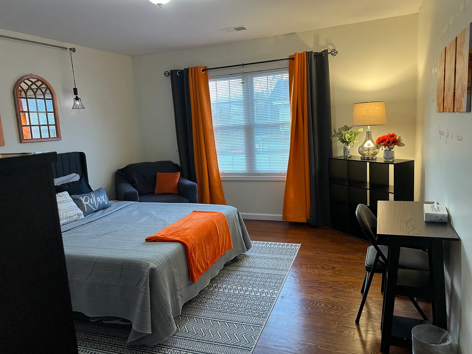 6 bed, 3680 sqft, $1,325 — Photo 2
