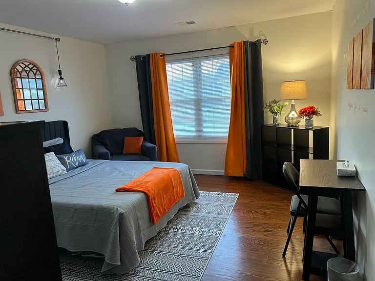 19-21 Agate Pl #3B — Photo 2