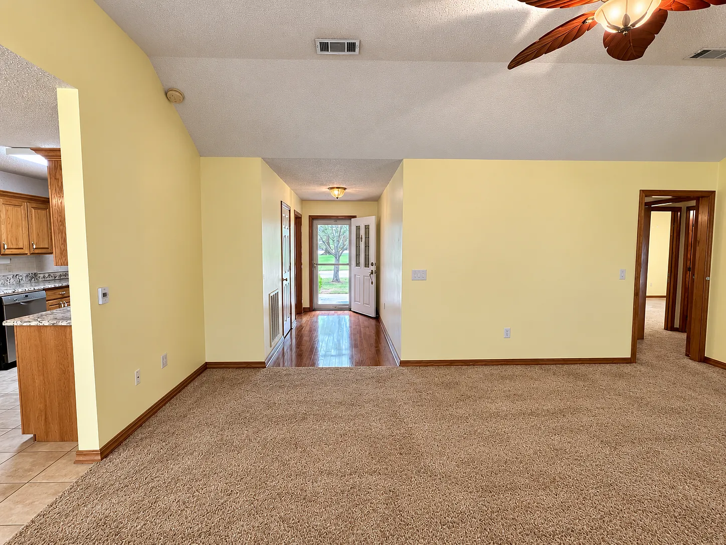 3 bed, 1826 sqft, $2,300 — Photo 3