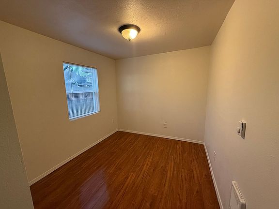 3rd image of 4146 Glenwood Dr SE