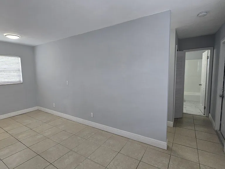 16951 NE 18th Ave #14 — Photo 4
