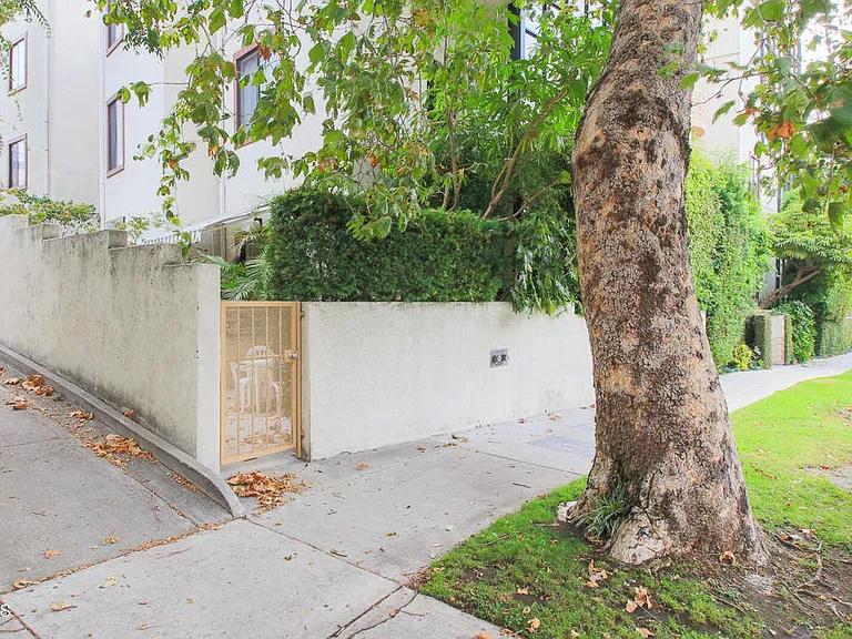 1670 Malcolm Ave #103 — Photo 31