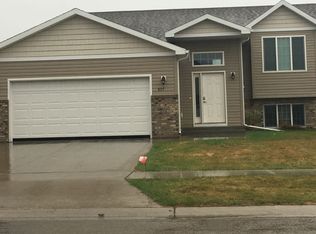 3117 27th St S, Moorhead, MN 56560