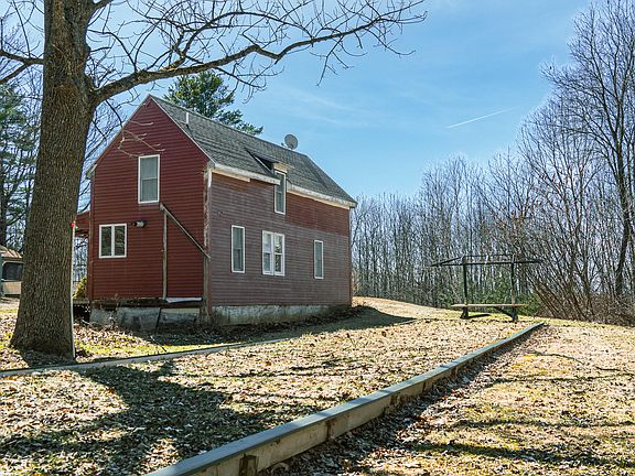 4th image of 704 Cedar Grove Road