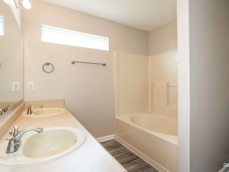 13294 Middlewood Ln — Photo 7