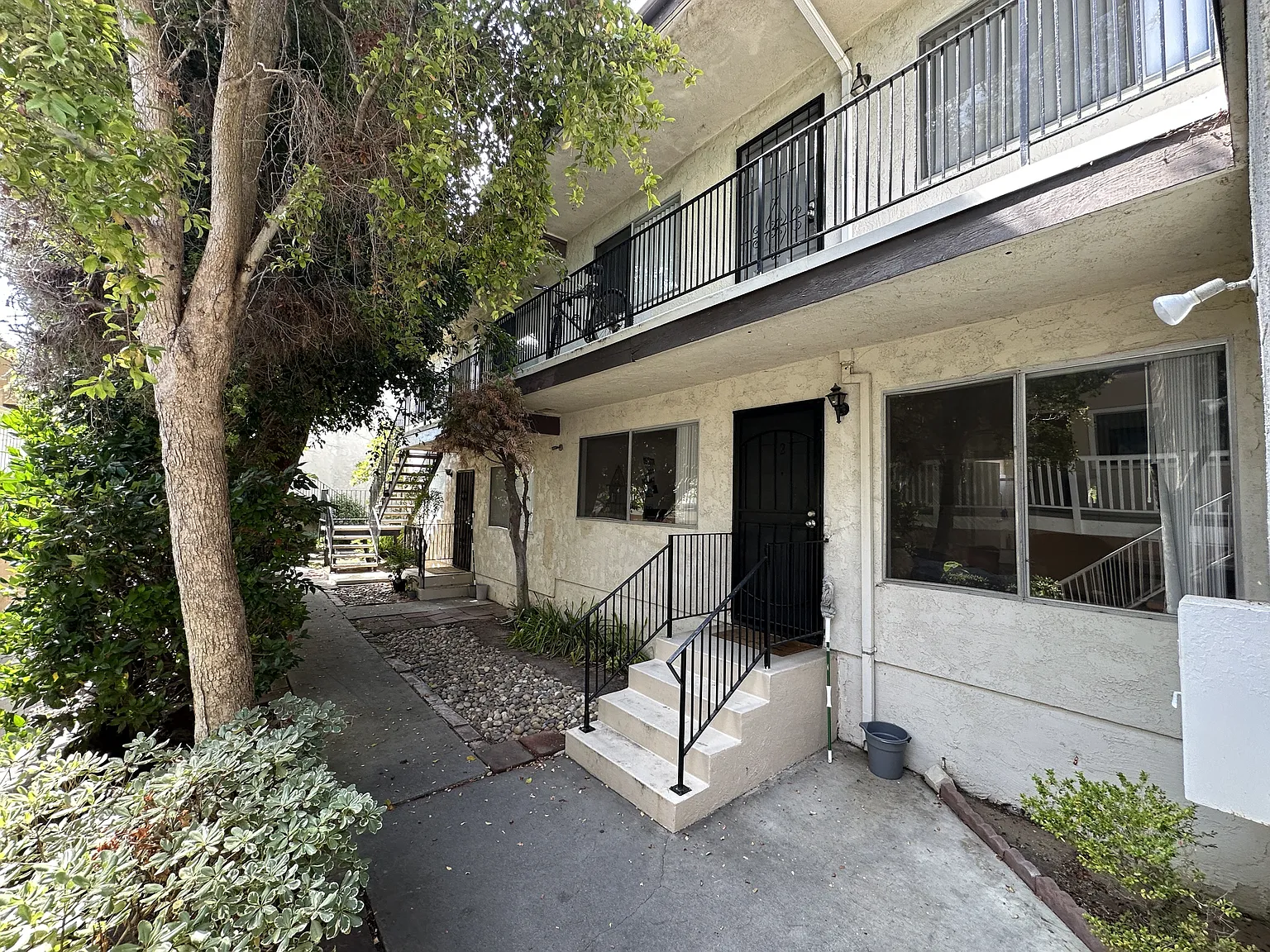 2 bed, 1.5 bath, 860 sqft, $3,200 — Photo 2