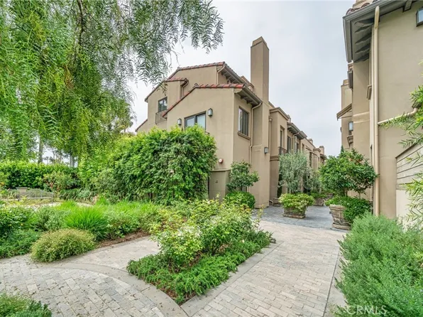 823 S Bundy Dr APT 110, Los Angeles, CA 90049