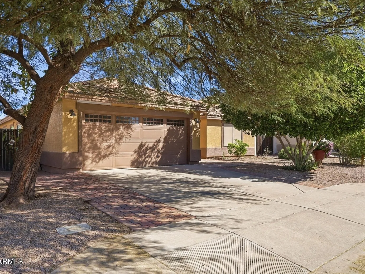 4 bed, 2.0 bath, 2047 sqft, $2,700 — Photo 2
