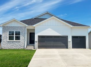 645 NW Concord Ln, Waukee, IA 50263