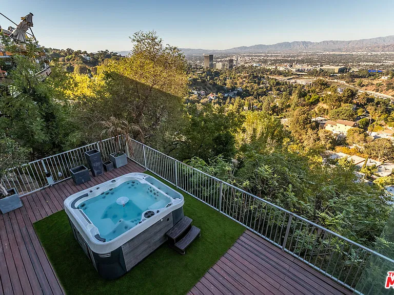 7177 Pacific View Dr — Photo 23